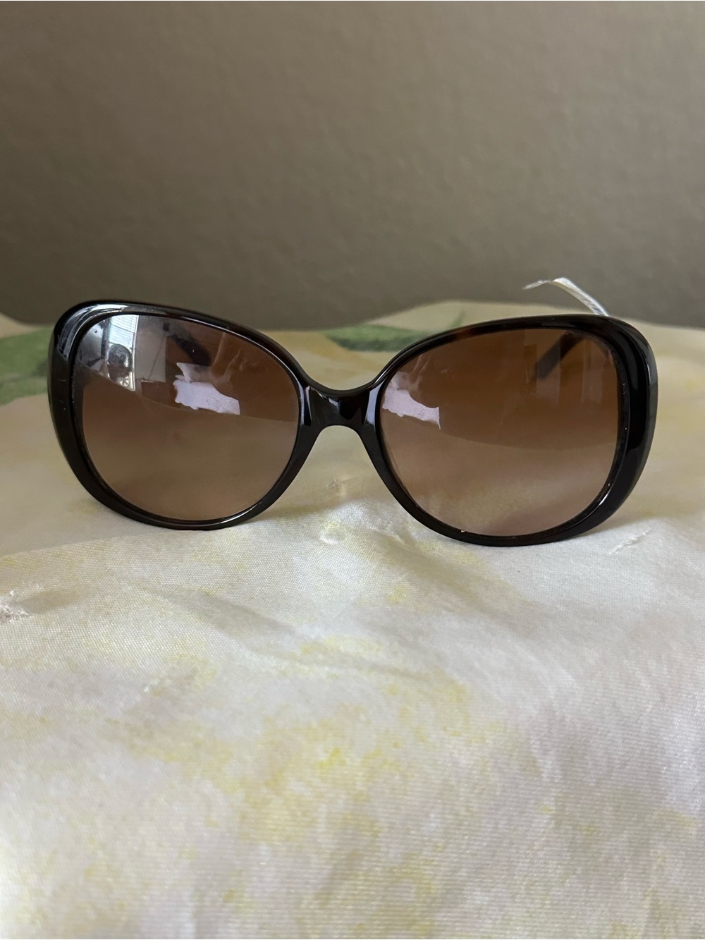 Tory Burch Black Frame Sunglasses with Brown Gradient Lenses